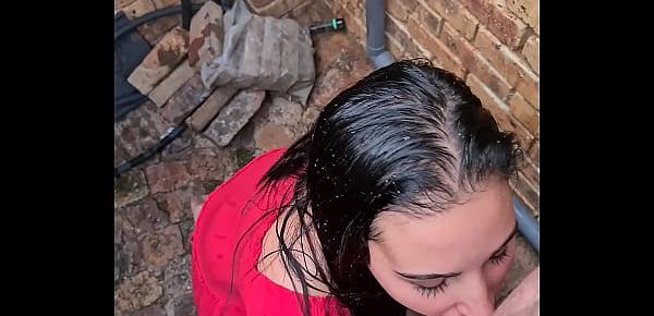  Slutty girl gets a piss facial and gives a blowjob in the alley